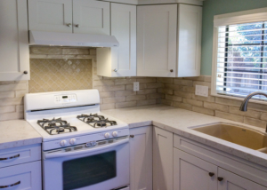 Kitchen-Backsplash-Subway-Tile-Design1